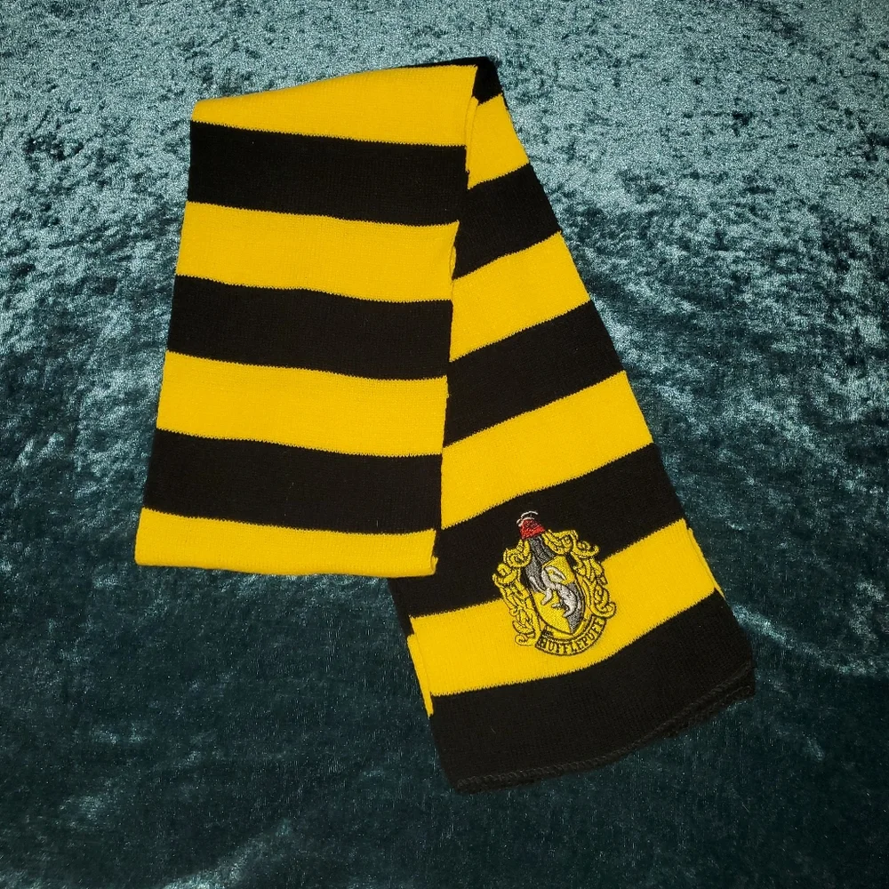 Hufflepuff Scarf - Picture 1 of 3